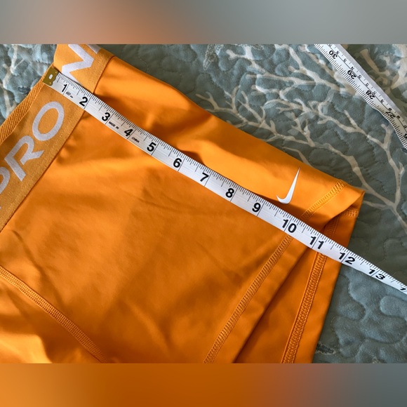 Nike Pro Dri-fit woman size XL athletic shorts - Picture 3 of 6